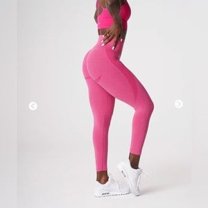 NVGTN Fuschia Contour Seamless Leggings. Size Medium